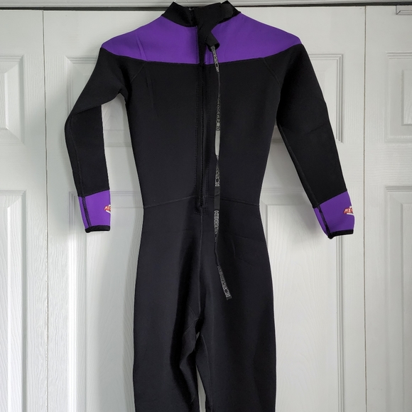 Henderson Aquatics Wetsuit size 4 - Picture 9 of 16